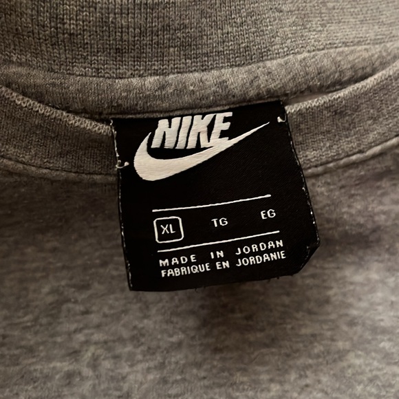 Cropped Gray Nike Crewneck - Picture 3 of 11